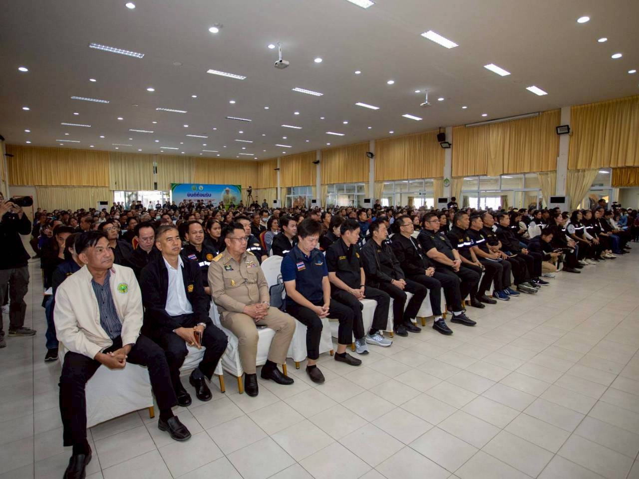 title - รองนายกรัฐมนตรีและรัฐมนตรีว่าการกระทรวงเกษตรและสหกรณ์ เปิดโครงการประชาสัมพันธ์เชิงรุกภารกิจของกองทุนฟื้นฟูและพัฒนาเกษตรกร เพื่อสร้างความร่วมมือในพื้นที่จังหวัดสุโขทัย